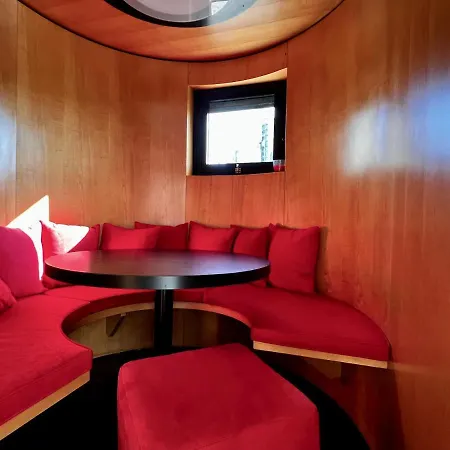 Big Duomo View Sailboat-inspired Penthouse דירה