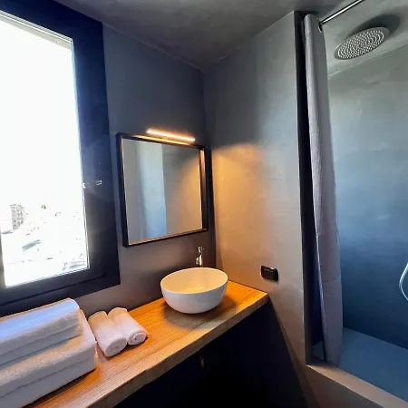 Big Duomo View Sailboat-inspired Penthouse דירה *