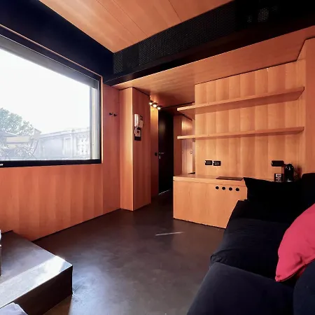 Big Duomo View Sailboat-inspired Penthouse מילאנו